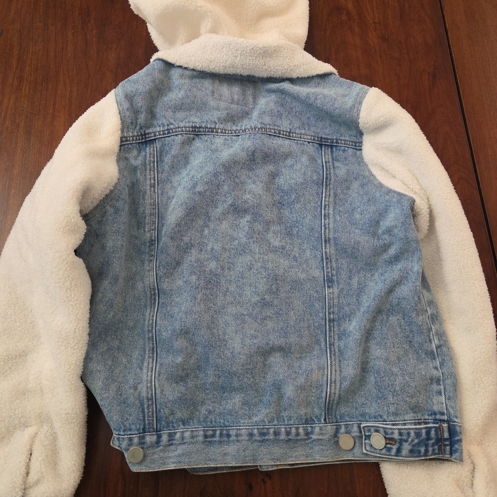 Blank NYC Light Wash Denim Jacket with Contrast Stitching - Picture 3 of 7